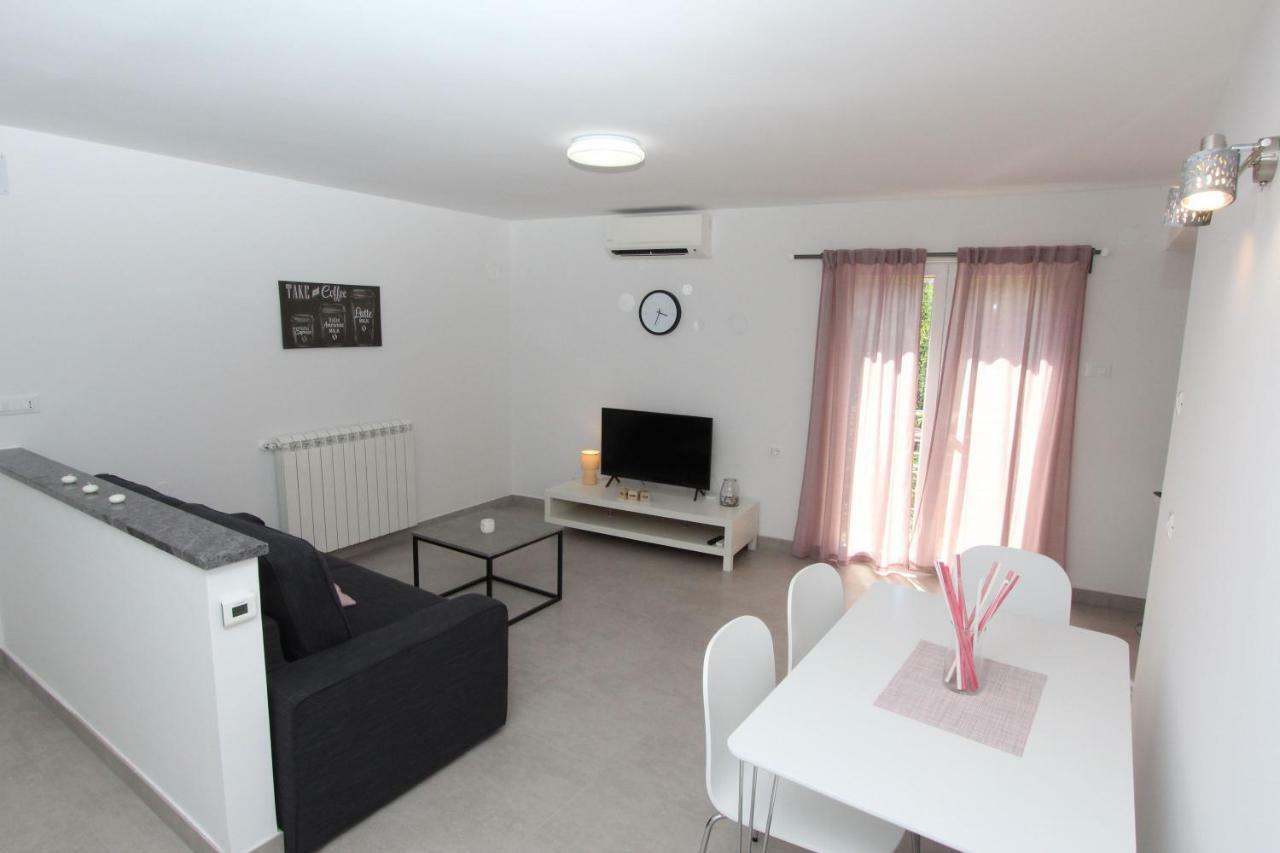 Apartments Polenta Rovinj Exterior photo